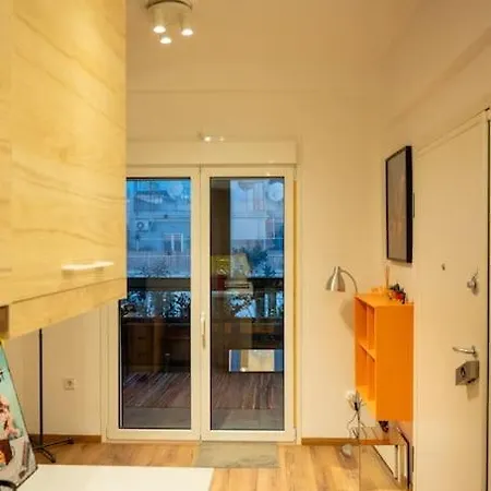 Modern Bright Cozy Top-floor & Terrace. アパート